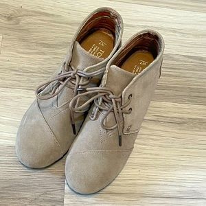Toms Desert Wedge Suede Booties USED
